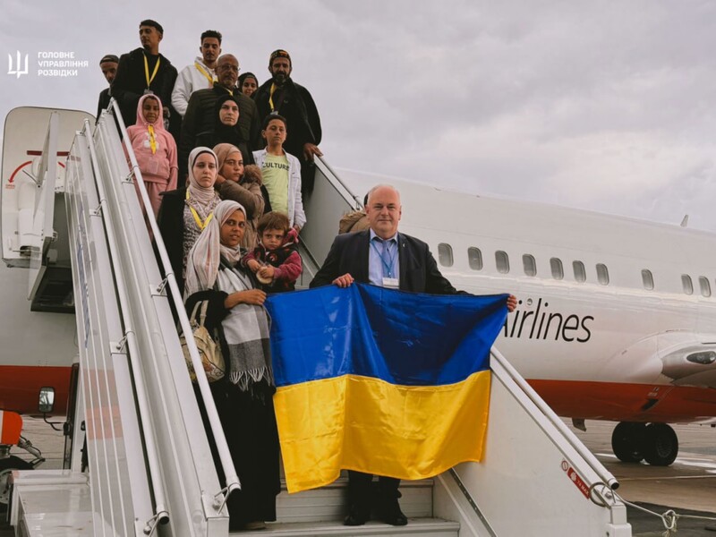 "С детьми жили в палатках". ГУР и МИД эвакуировали более полусотни украинцев из Газы. Фото