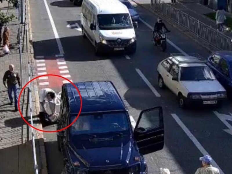 Прокуратура и суд не сошлись по делу водителя "гелика", который в Киеве до потери сознания избил велосипедиста