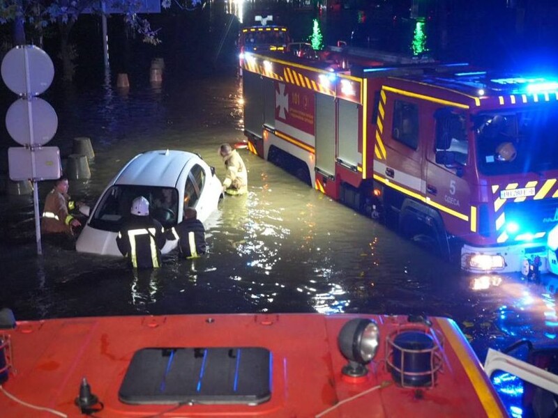 В Одессе из-за непогоды погибли девять человек