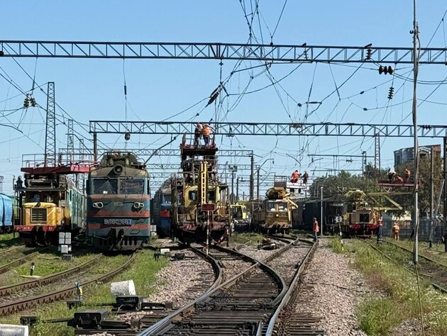 Обстрел РФ повредил инфраструктуру в Сумской области. Из-за обесточивания остановились поезда