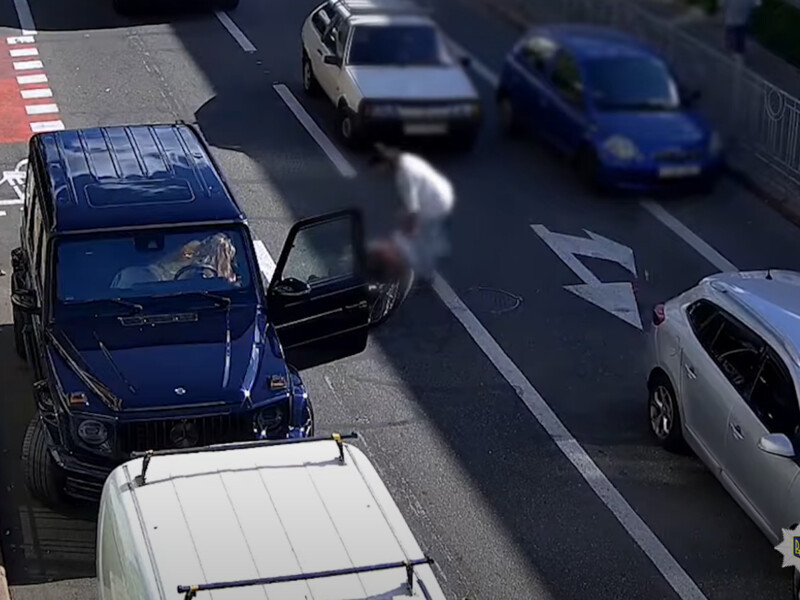 "Їдь або включи аварійку". Велосипедист, якого побили через зауваження про паркування, розповів деталі конфлікту