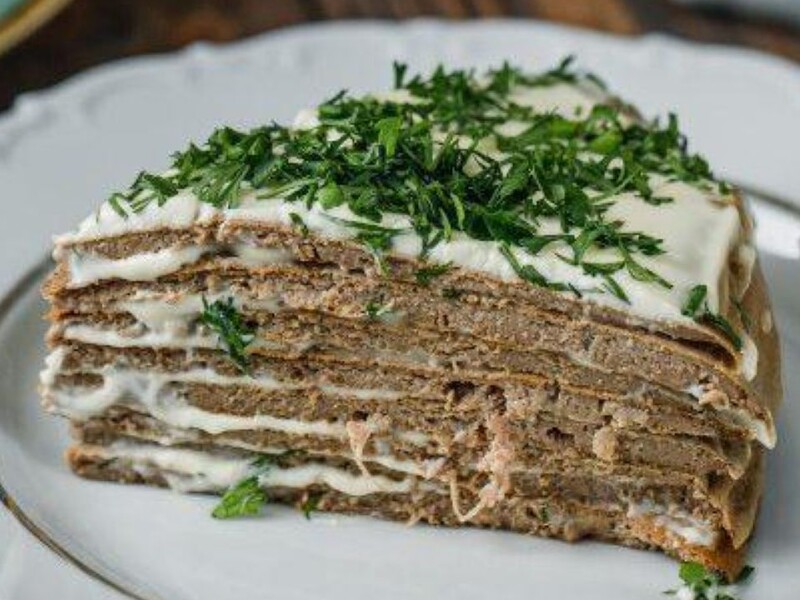 Блины для печеночного торта никогда не порвутся благодаря этим секретам. Сделайте так же – и все получится