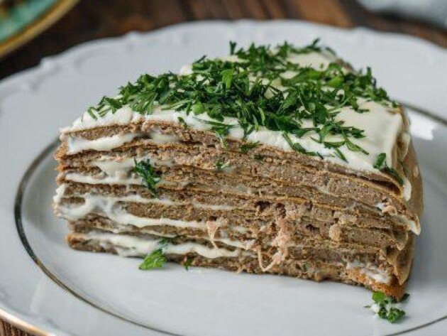 Млинці для печінкового торта ніколи не порвуться завдяки цим секретам. Зробіть так само – і все вийде