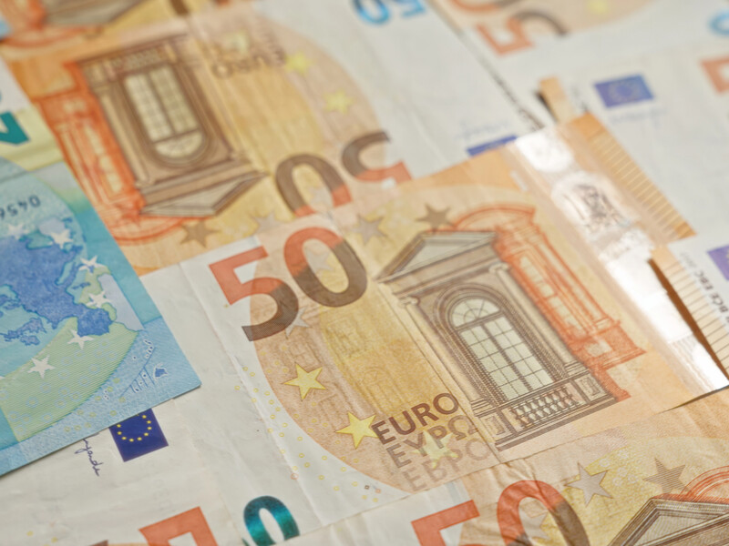 У ЄС не змогли домовитися про кредит для України в розмірі €140 млрд коштом активів РФ. У чому причина?