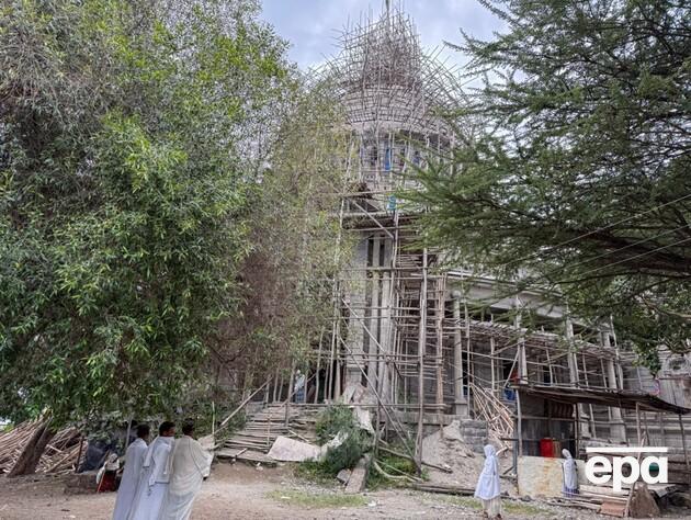 Церква обвалилася під час свята, коли зібралися тисячі людей. Є жертви, понад 200 постраждалих