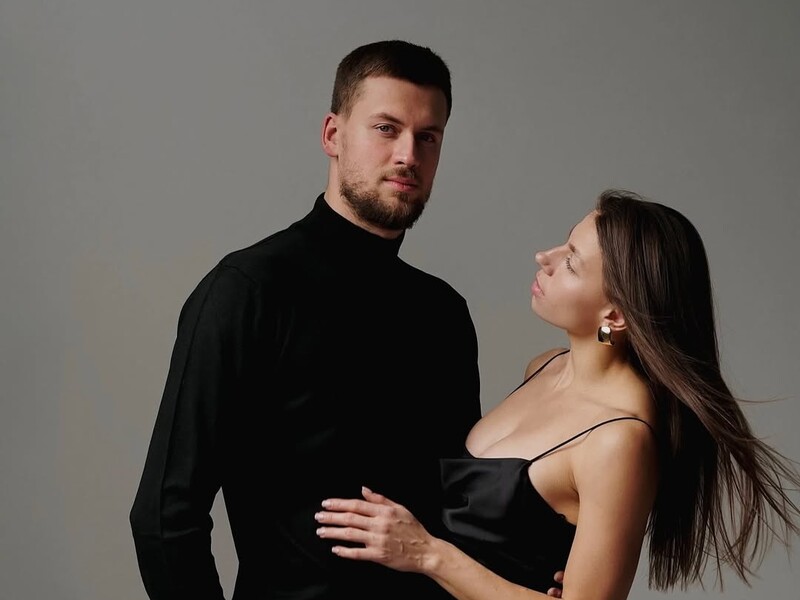 Не зміг стримати сліз. Бех-Романчук показала реакцію чоловіка на новину про її вагітність