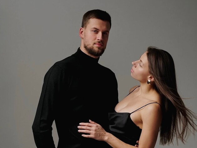 Не зміг стримати сліз. Бех-Романчук показала реакцію чоловіка на новину про її вагітність