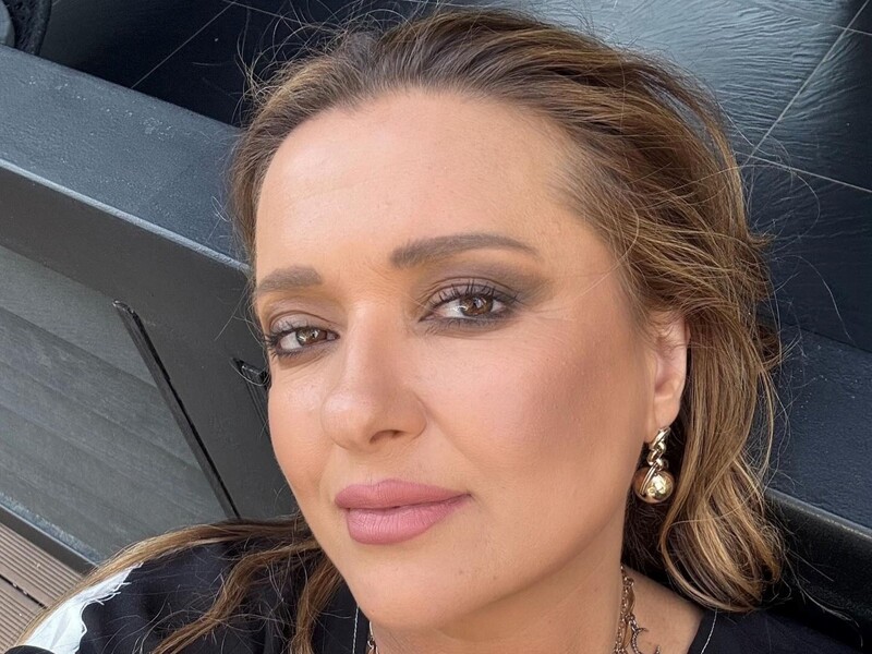 Могилевская в центре Киева повстречала рогатую козу Раиску. Реакция певицы попала на видео