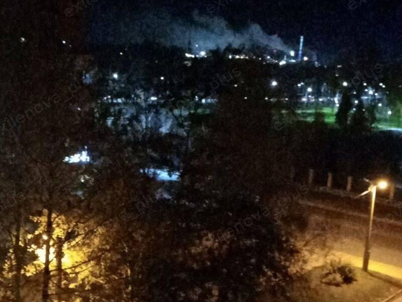 У Пермському краї РФ прогриміли вибухи на великому хімзаводі. Місцеві скаржаться, що нема чим дихати