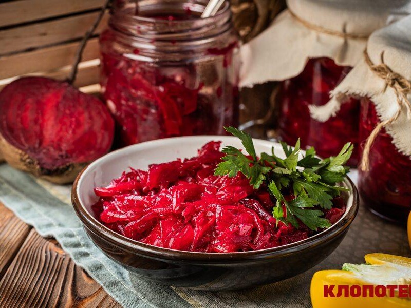 Сделайте это со свеклой и добавьте перец. Сочный салат на зиму