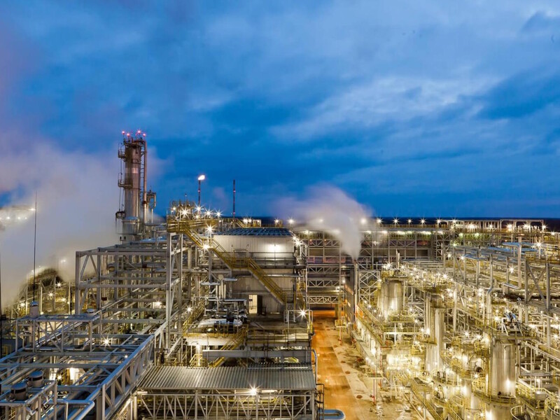 Дрони атакували великий нафтовий завод у Ленінградській області РФ