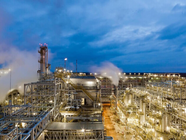 Дроны атаковали крупный нефтяной завод в Ленинградской области РФ