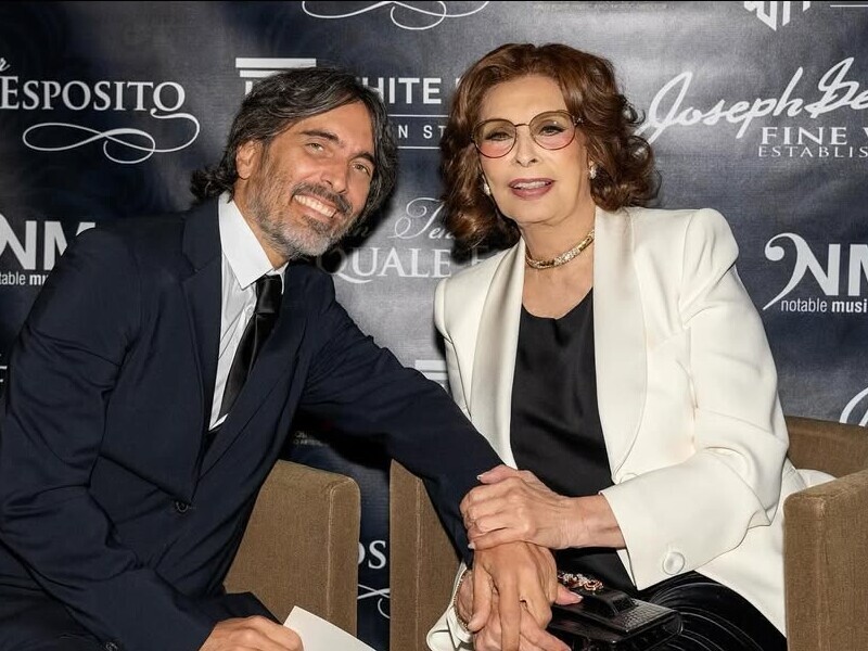 91-річна Лорен нарешті відвідала весілля свого сина. Найяскравіші фото