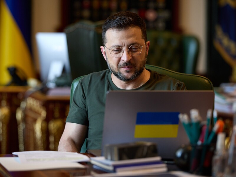 Зеленський підписав три санкційні укази. Проти кого спрямовані обмеження?