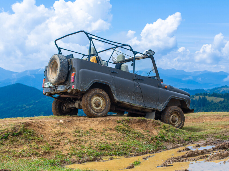 "Думала, ракети над хатою летять". На Закарпатті туристи на квадроциклах побили місцевих