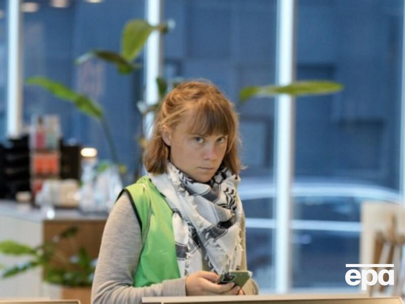 Тунберг пожаловалась, что Израиль удерживает ее в камере без еды и воды, но с клопами