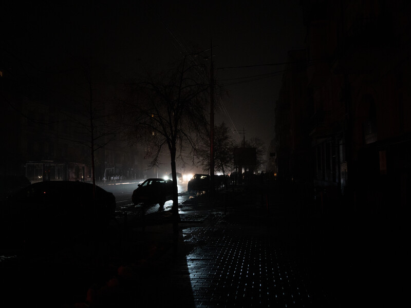 В российском Белгороде наступил блэкаут после обстрела. Видео