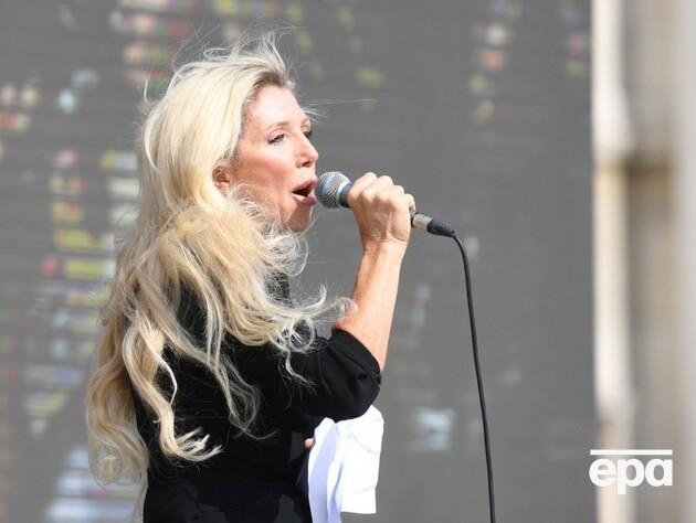 Кавові клізми замість хіміотерапії. У Британії мати відмовила дочку лікуватися проти раку. Та померла