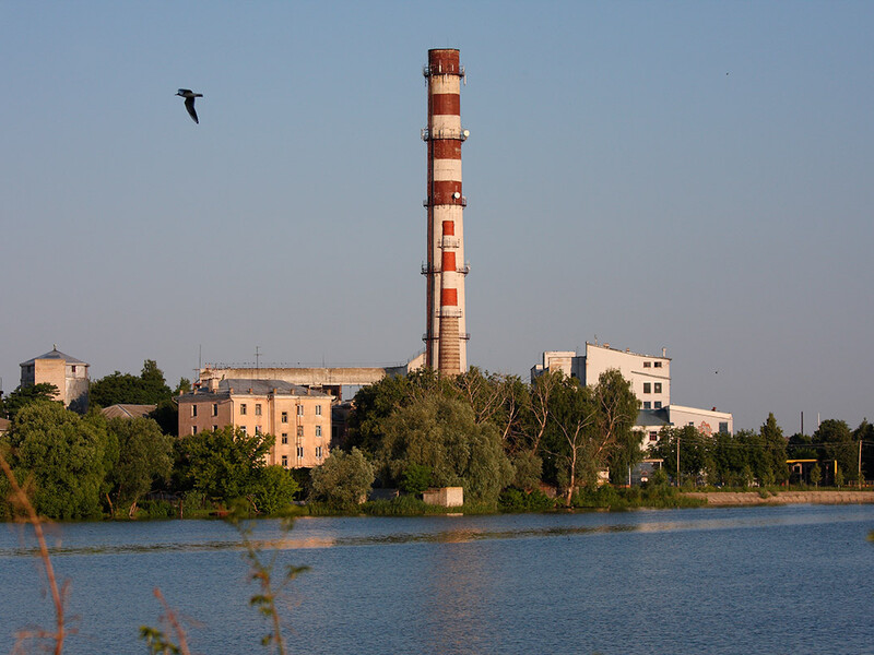 В Брянской области РФ ракета ударила в ТЭЦ, пишут паблики. Видео
