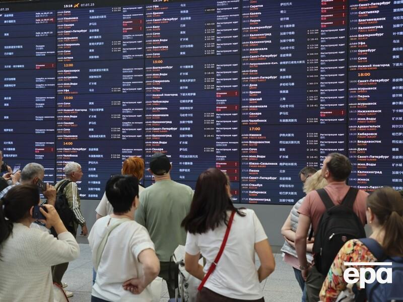 В РФ закрывали восемь аэропортов, в ряде российских городов слышали взрывы из-за атак дронов