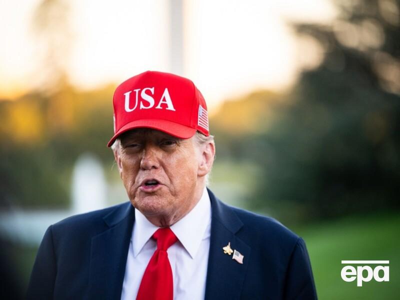 79-річний Трамп на авіаносці повторив той самий танець, після якого його порівняли з Єльциним. Відео