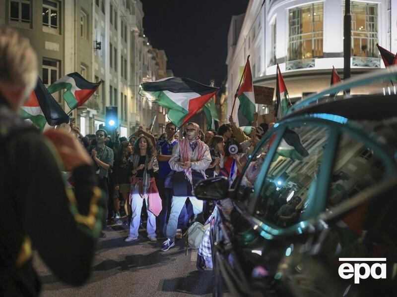 "Найбільше кладовище дітей". У світі відбулися багатотисячні мітинги на підтримку Гази. Що каже Ізраїль?