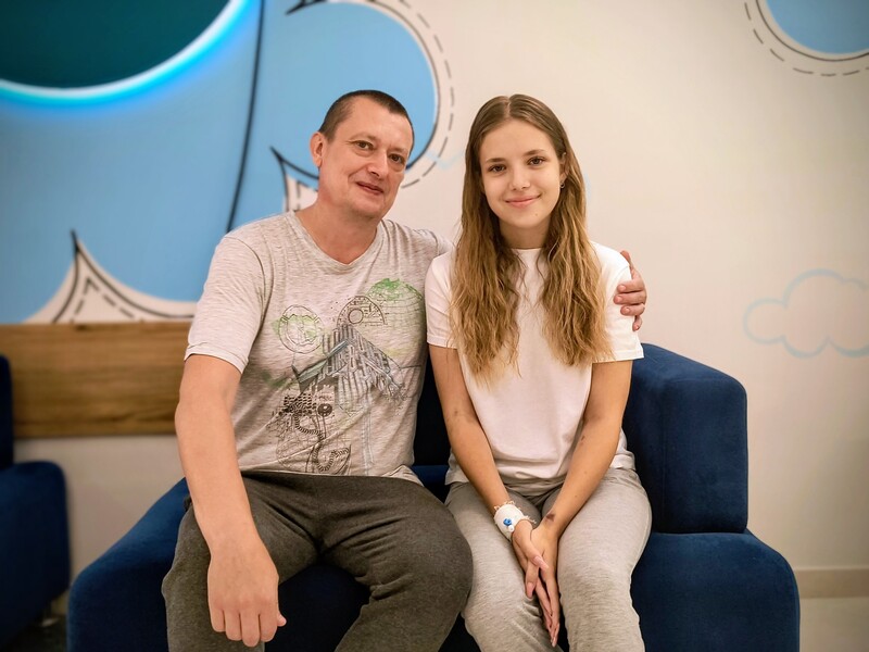 После купания в озере 17-летней девушке понадобилась пересадка печени. Для ее спасения с фронта приехал отец