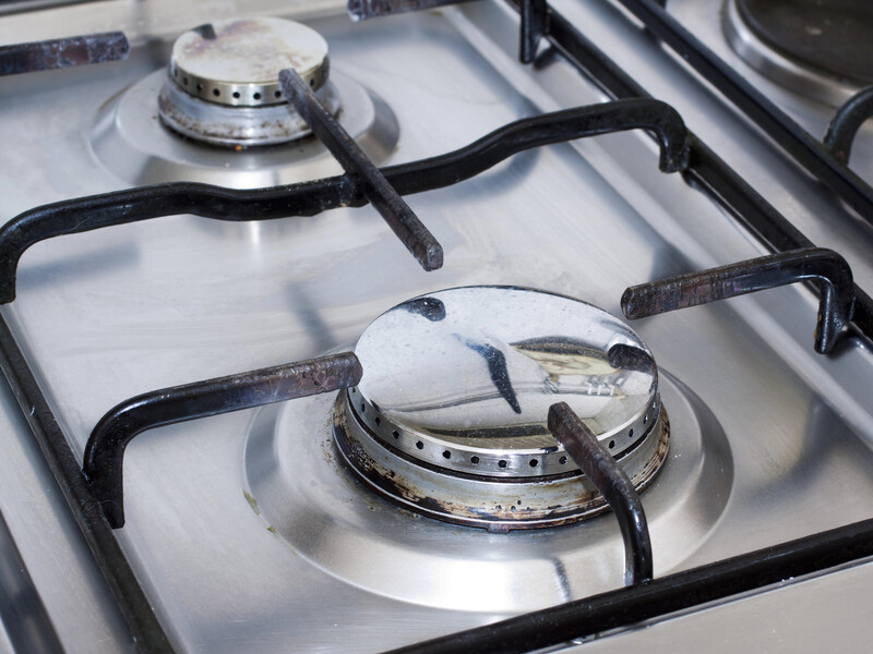 Как без света и газа подогреть на обычной плите еду или закипятить воду. Лайфхак от жителей Шостки