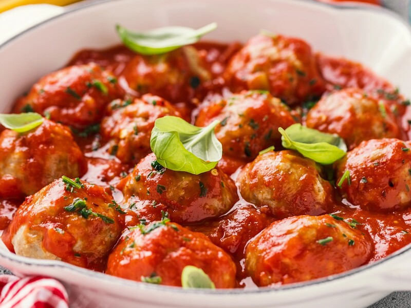 Залейте этим невероятно вкусным соусом митболы – и они получатся сочными. Быстрый рецепт