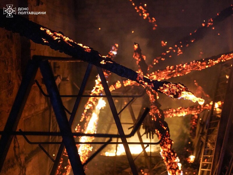 У Сумській області окупанти влучили по тролейбусу. Є прильоти по енергетиці в низці регіонів