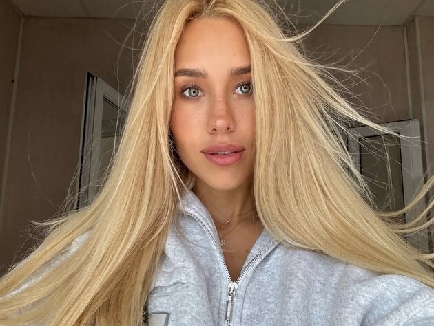 Квиткова показала осенний образ. Ей пришлось заблюрить части тела