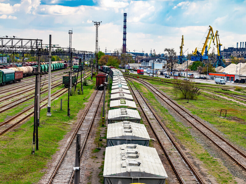 Промышленники призвали не повышать грузовые тарифы УЗ, они уже выше, чем в Польше и Словакии 