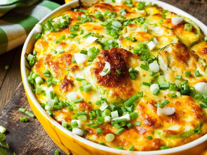 Просто положите это в форму, залейте смесью – и запеканка будет очень сочная. Быстрый рецепт