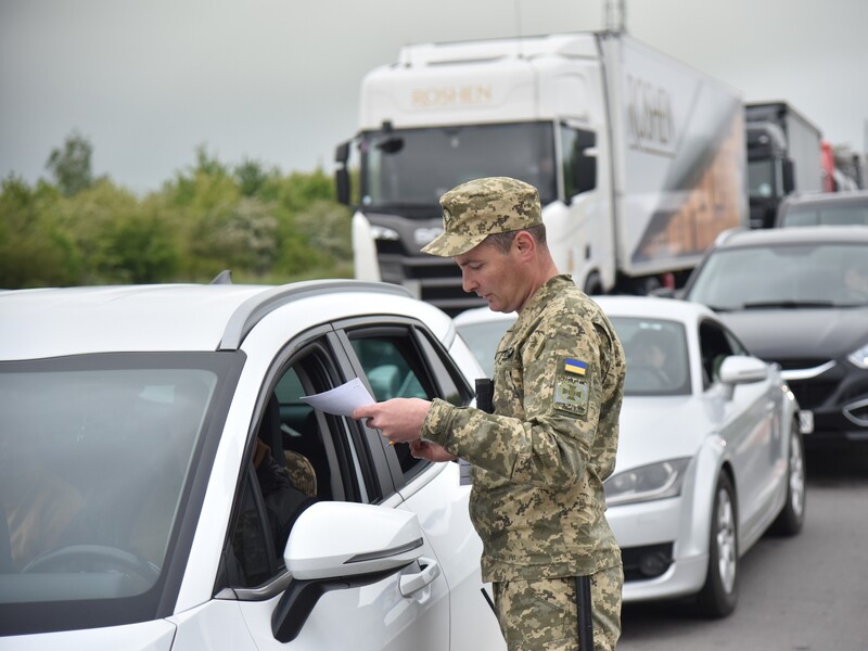 Сколько взяток предлагали пограничникам с начала военного положения в Украине? Названа сумма