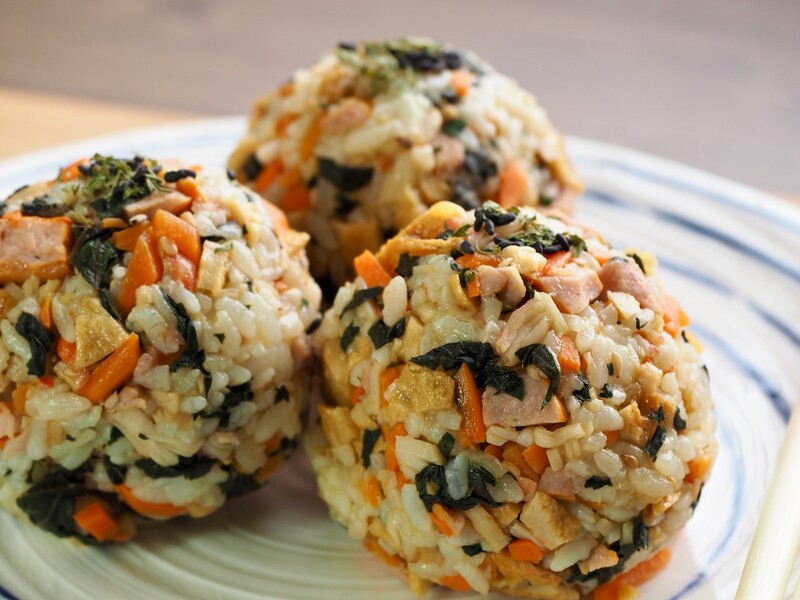 Якщо у вас є вчорашній рис – зробіть суші, які не потрібно крутити