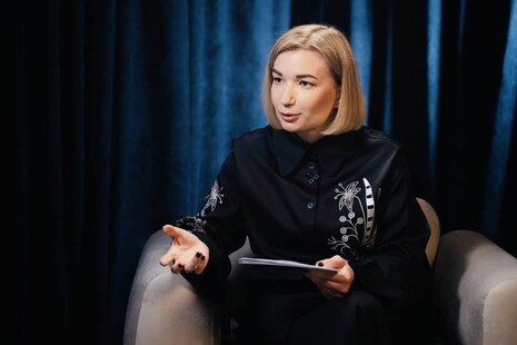 Арестович показывает россиянам, какой голубь мира нужен в Украине