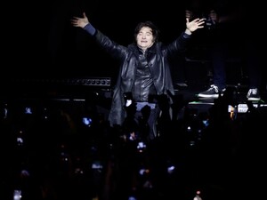 Президент Аргентины развлекал публику рок-хитами на фоне серьезного экономического кризиса в стране