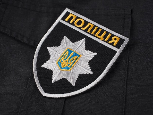 У соцмережах опублікували відео, як у Запоріжжі підлітки погрожували пістолетом пенсіонеркам. Реакція поліції