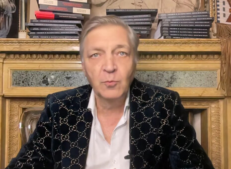 Арестович, используя тупой предмет – Ксению Собчак, – публично выпустил себе кишки