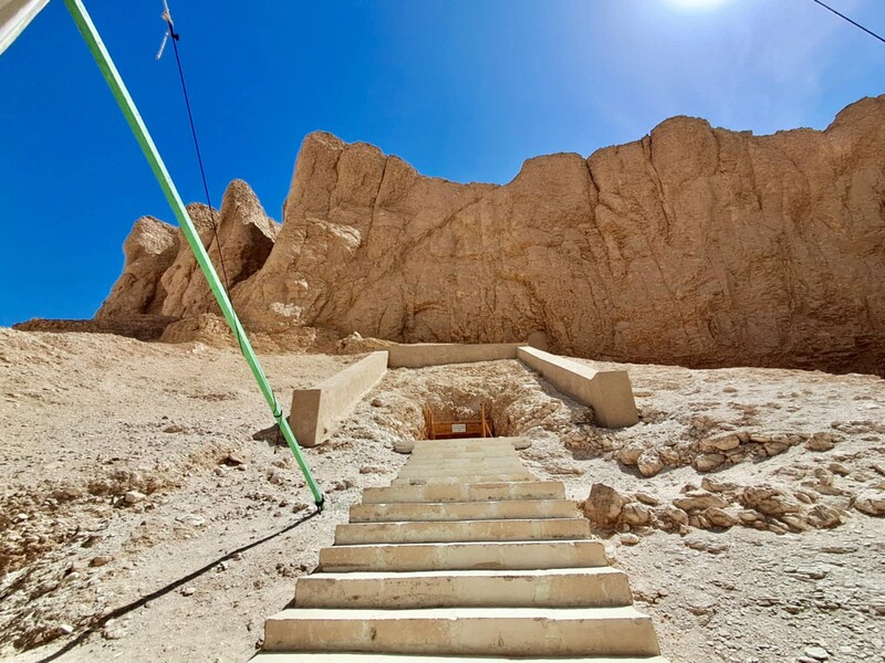 У Єгипті після 20 років реставрації відкрили одну з найбільших гробниць фараона. Фото, відео