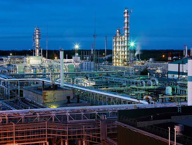 Безпілотники уразили газопереробний завод 