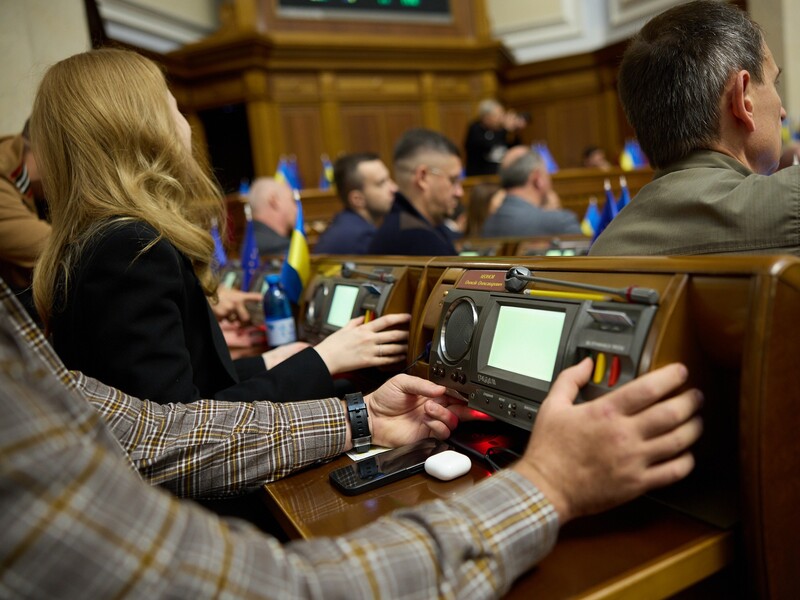 Рада дозволила бронювати чоловіків без військового квитка й у розшуку ТЦК