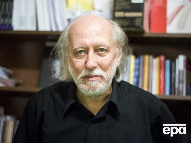 Плюется в российские яхты и критикует Орбана. Что известно о венгерском писателе, получившем Нобелевку