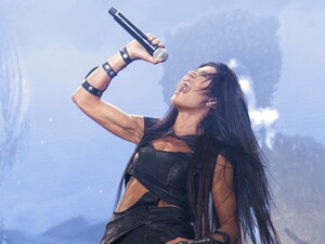 Певица из Вьетнама украла у победительницы 