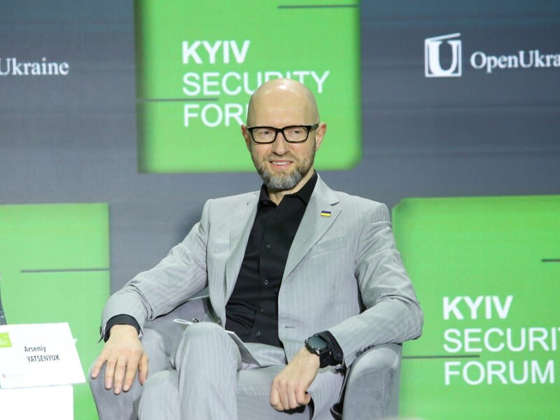 Россия сейчас – это "сумасшедший пьяный медведь", но Трамп может сделать ее "бумажным тигром" – Яценюк