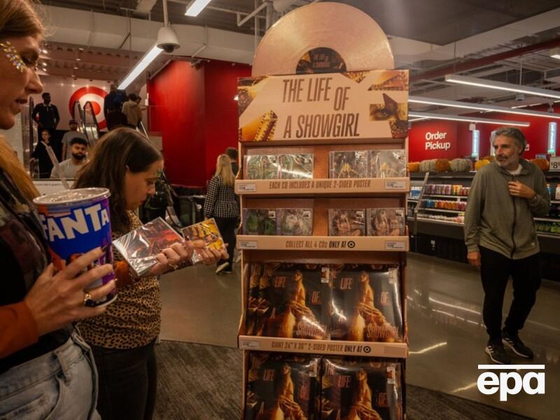 Свіфт уперше за 10 років установила історичний рекорд, змістивши Адель на друге місце. Що відбувається