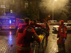 РФ обстріляла Київ, є поранені й руйнування. Уранці у столиці чути нові вибухи