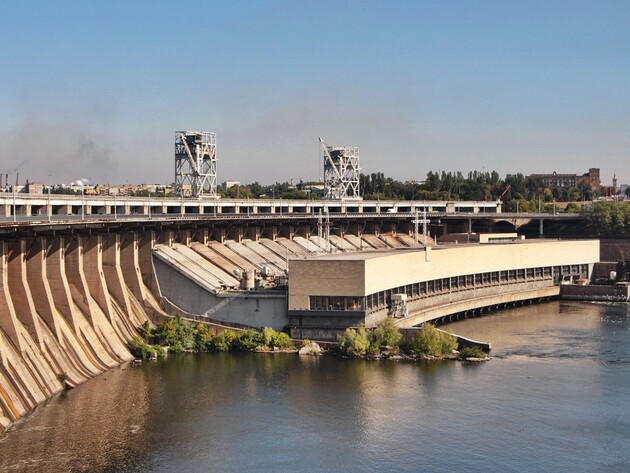 В Запорожье под атакой РФ погиб семилетний мальчик. Остановлено движение через Днепровскую ГЭС