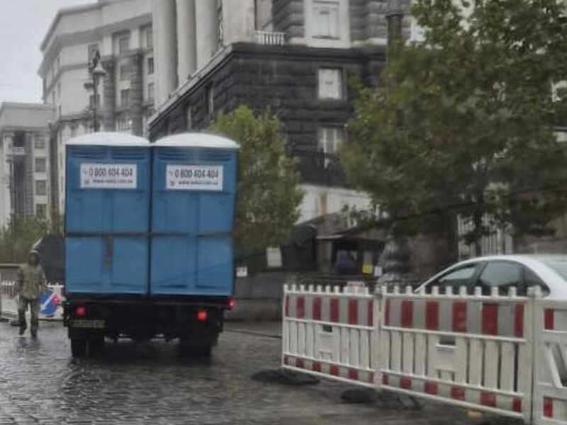 До Кабміну завезли біотуалети, а до Верховної Ради – воду – нардепка