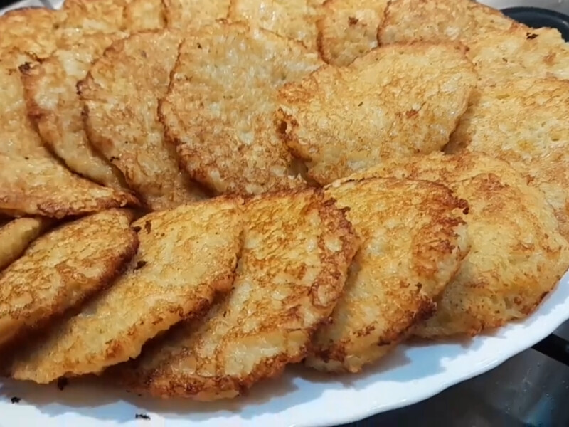 Вот что нужно добавить в тесто, чтобы деруны не темнели. Кулинарный трюк